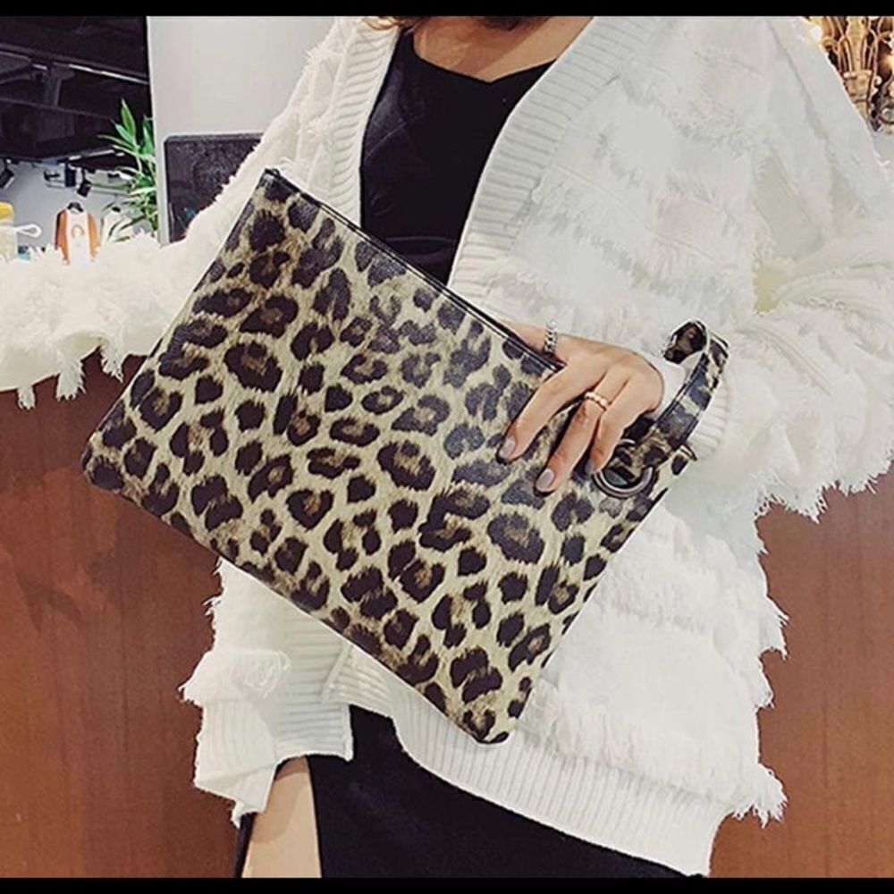 ‎Cute wristlet Leopard Pattern NWT - image 1